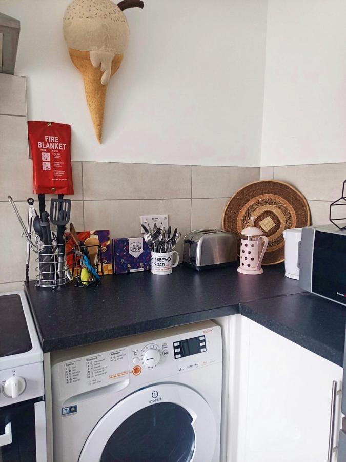 Stylish 2-Bed Flat, Quick Access To London Sights Apartment Екстериор снимка