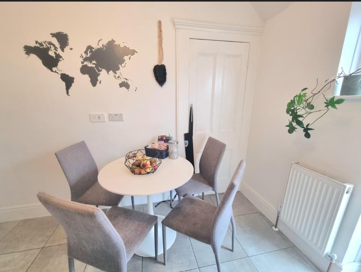 Stylish 2-Bed Flat, Quick Access To London Sights Apartment Екстериор снимка