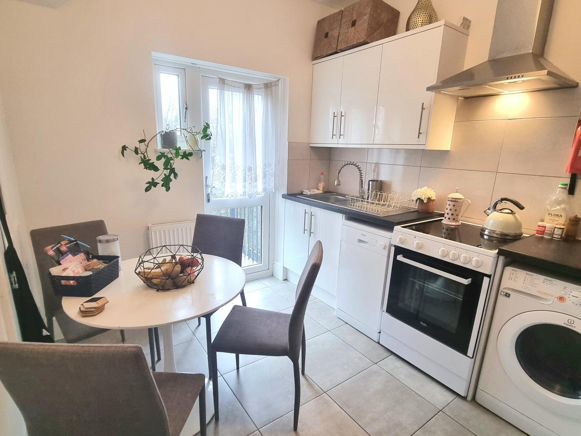 Stylish 2-Bed Flat, Quick Access To London Sights Apartment Екстериор снимка